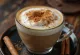 Latte me kanellë dhe vanilje në kupë