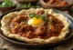 Doro Wat e shërbyer me vezë të ziera dhe injera