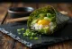 Temaki me Tamagoyaki, shërbyer me perime të freskëta