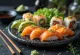 Sushi i shërbyer me salcë soje dhe xhenxhefil