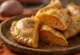 Empanada me patate të ëmbël të pjekur me mbushje pikante