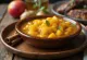 Chutney mango me xhinxher dhe kanellë në kavanoz qelqi