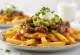 Carne Asada Fries e shërbyer në stilin meksikan