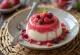 Panna cotta me pure frutash e servirur